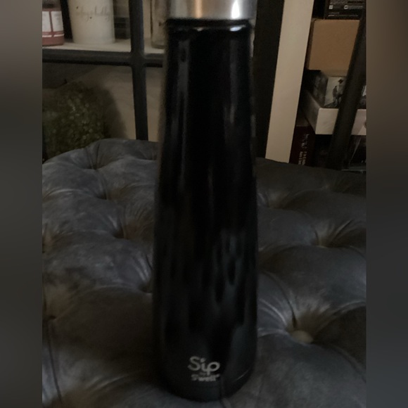 Pink brand water bottle - Picture 3 of 3